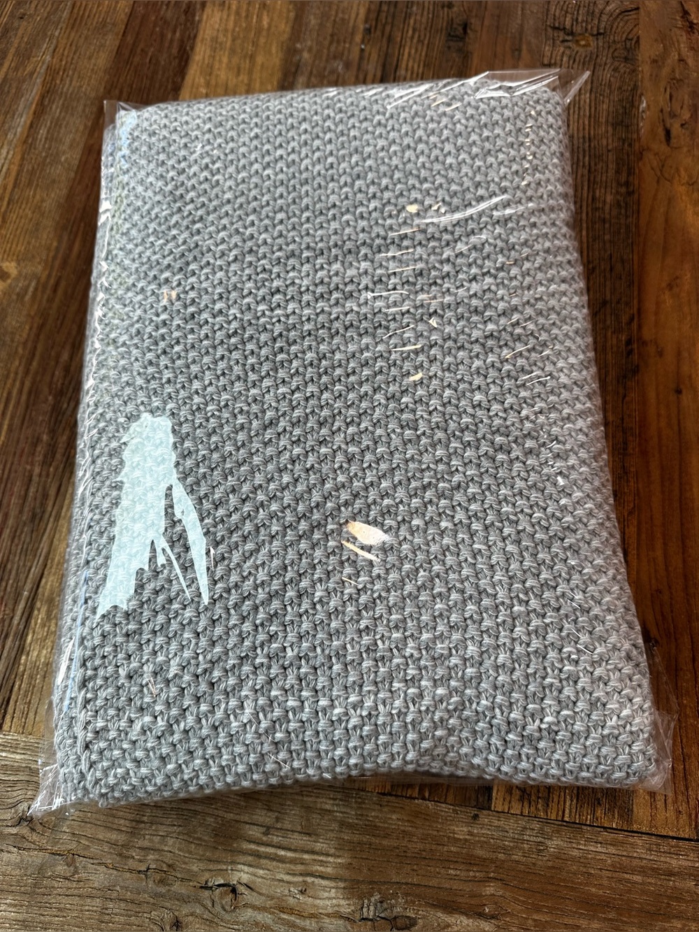 UGG Cream Knit Scarf with Brown Leather Logo Patch 💯 cotton - Picture 10 of 10